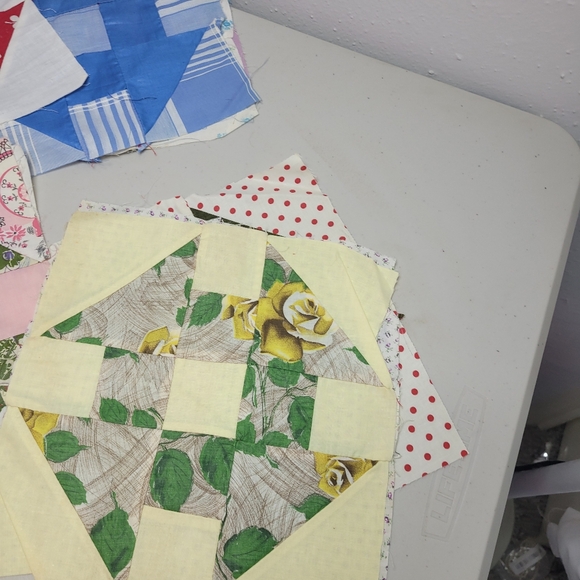 Beautiful quilting blocks vintage fabric 10" x 10" lot of 21 blocks - Picture 7 of 11